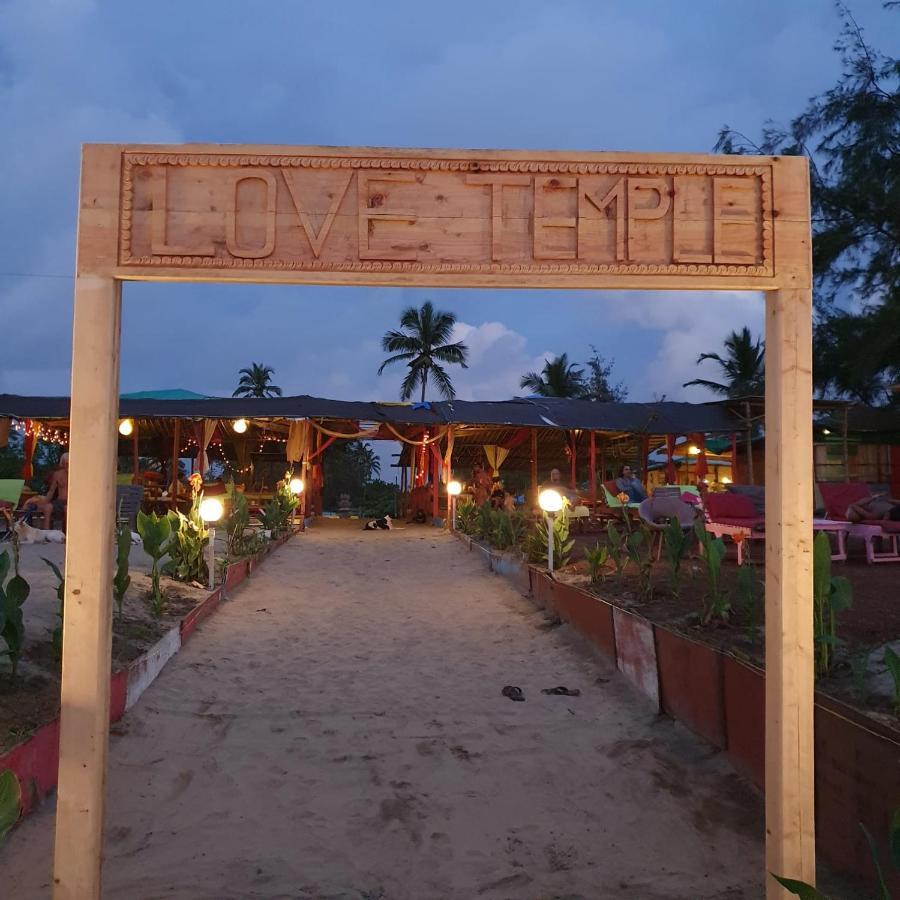 Love Temple Beach Resort Arambol Exterior foto